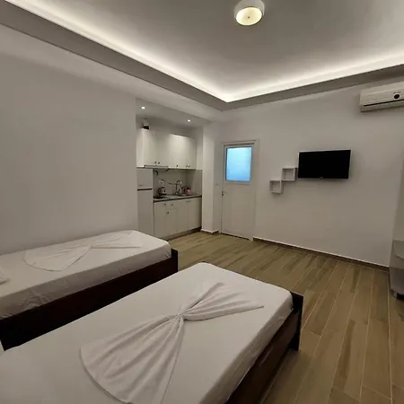 Hotel Moncler Ksamil