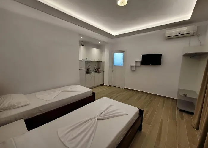 Hotel Moncler Ksamil